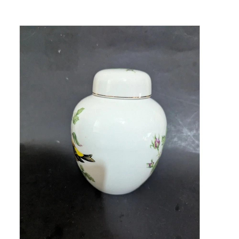 Lefton Goldfinch Bird Ginger Jar with Lid Porcelain Yellow Bird 02352‎ 4.5 inch